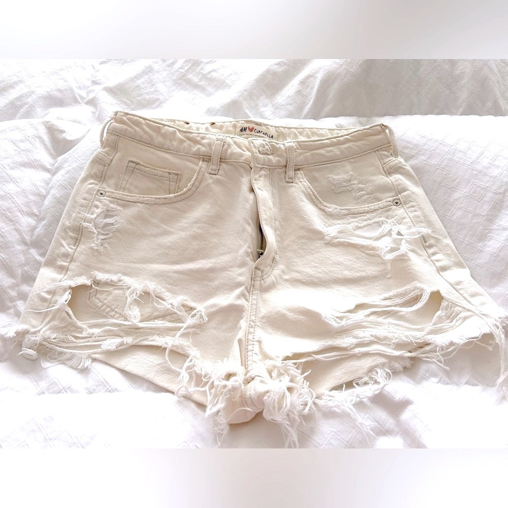 H&M Coachella Collection Women's Cream Distressed Denim High Rise Shorts